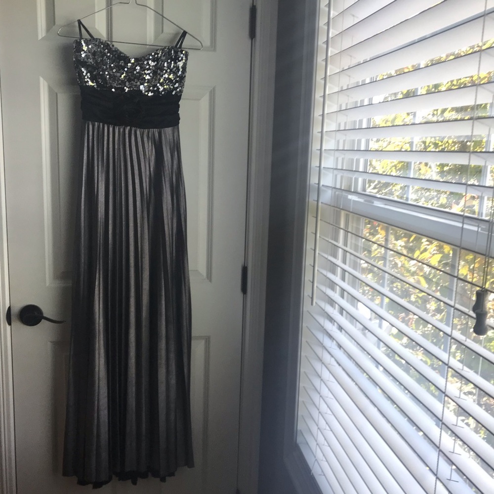 Prom Dress - Picture 2 of 6